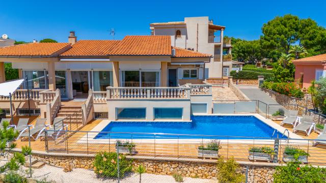 Urban Villa Jardín del Rey