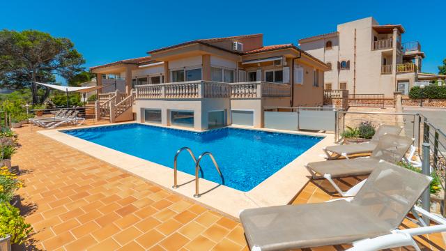 Urban Villa Jardín del Rey