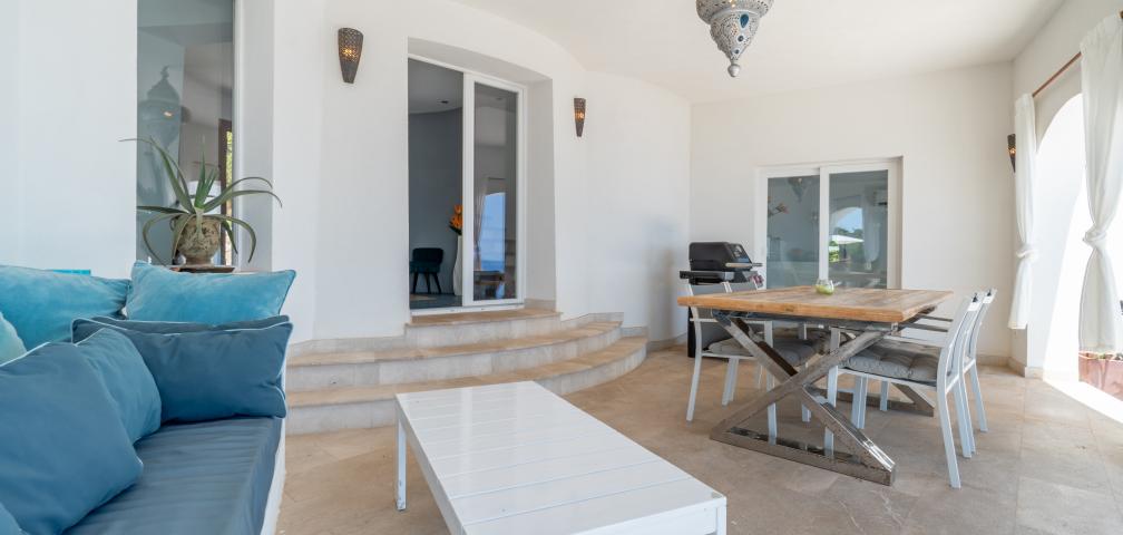 Urban Villa Blanca