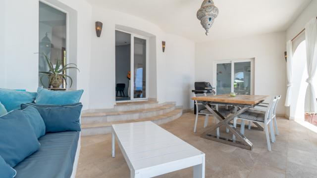 Urban Villa Blanca