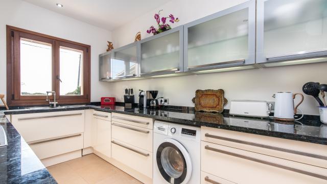 Urban Villa Amarador