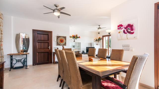 Urban Villa Amarador