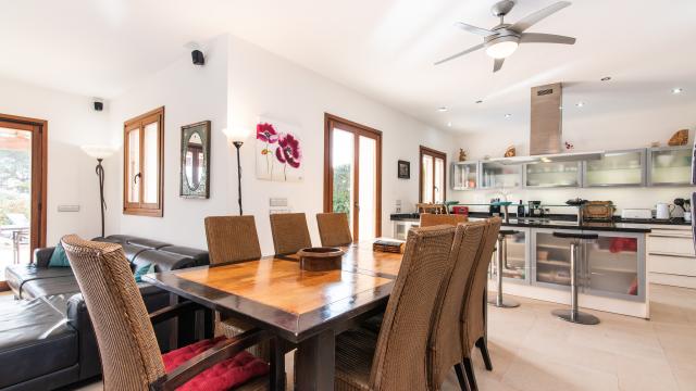 Urban Villa Amarador