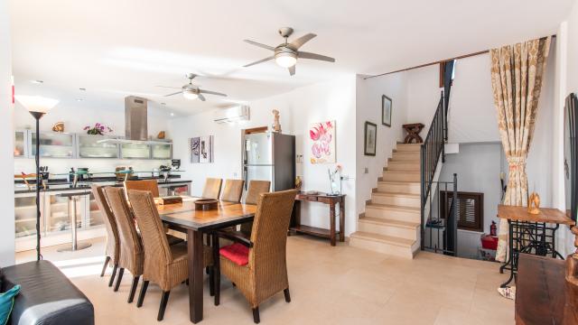 Urban Villa Amarador