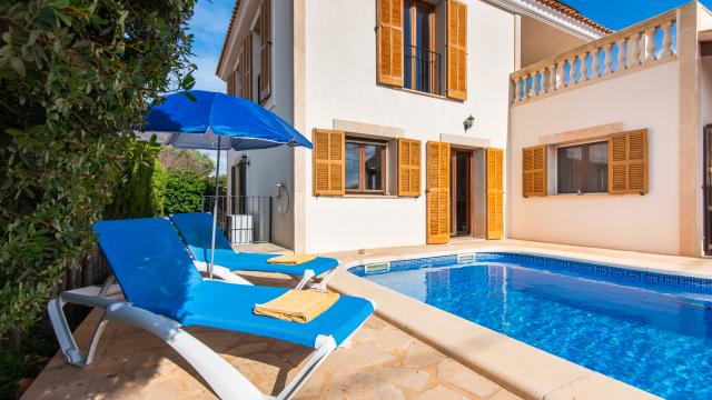 Urban Villa Amarador