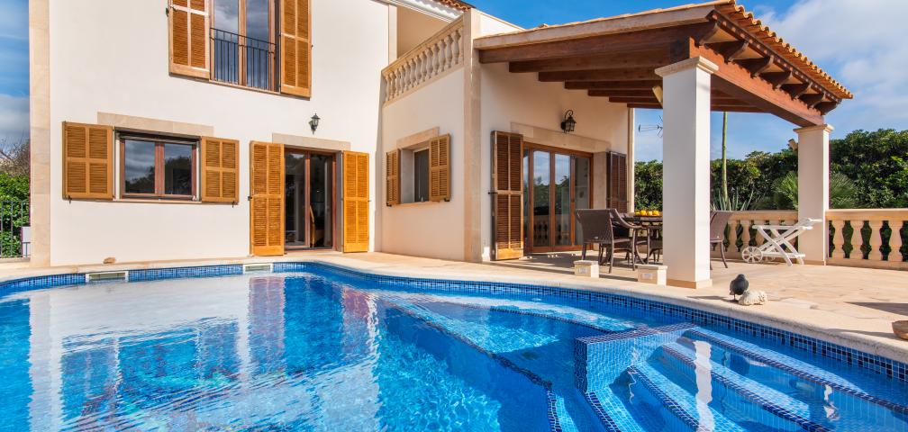 Urban Villa Amarador