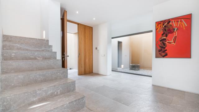 Urban Villa Enigma