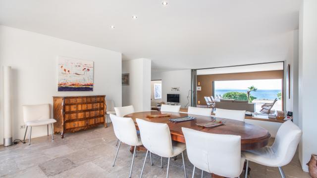 Urban Villa Enigma