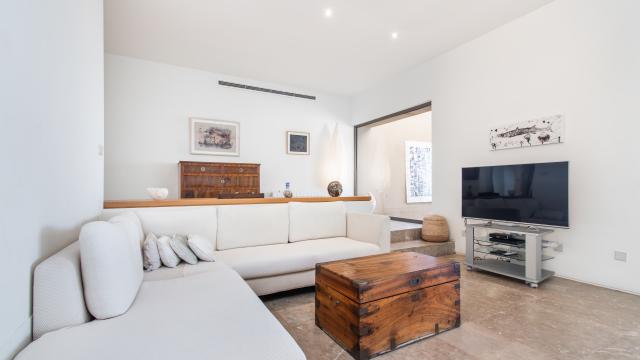 Urban Villa Enigma