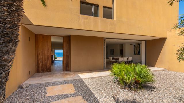 Urban Villa Enigma